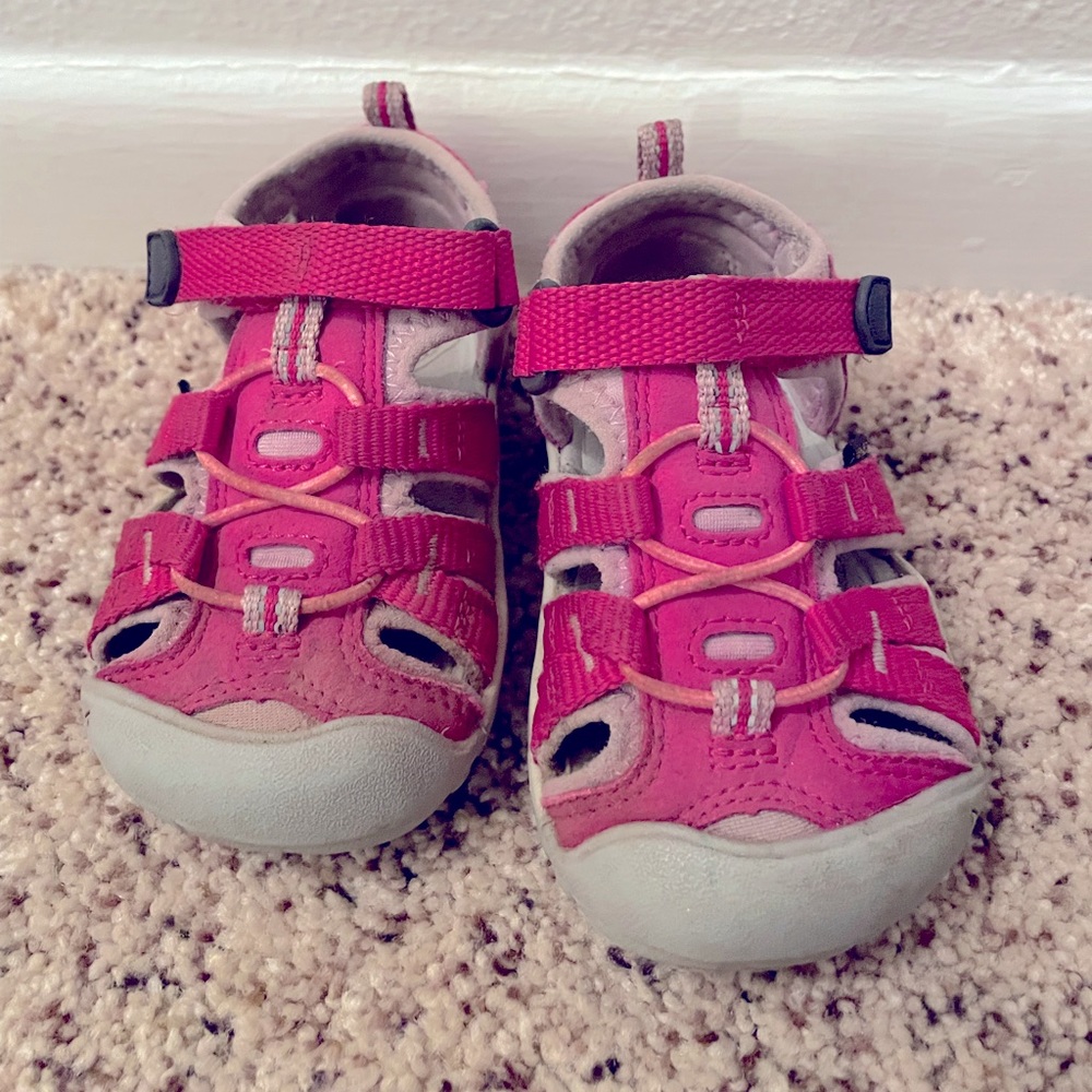 Keen water shoes toddler size 6